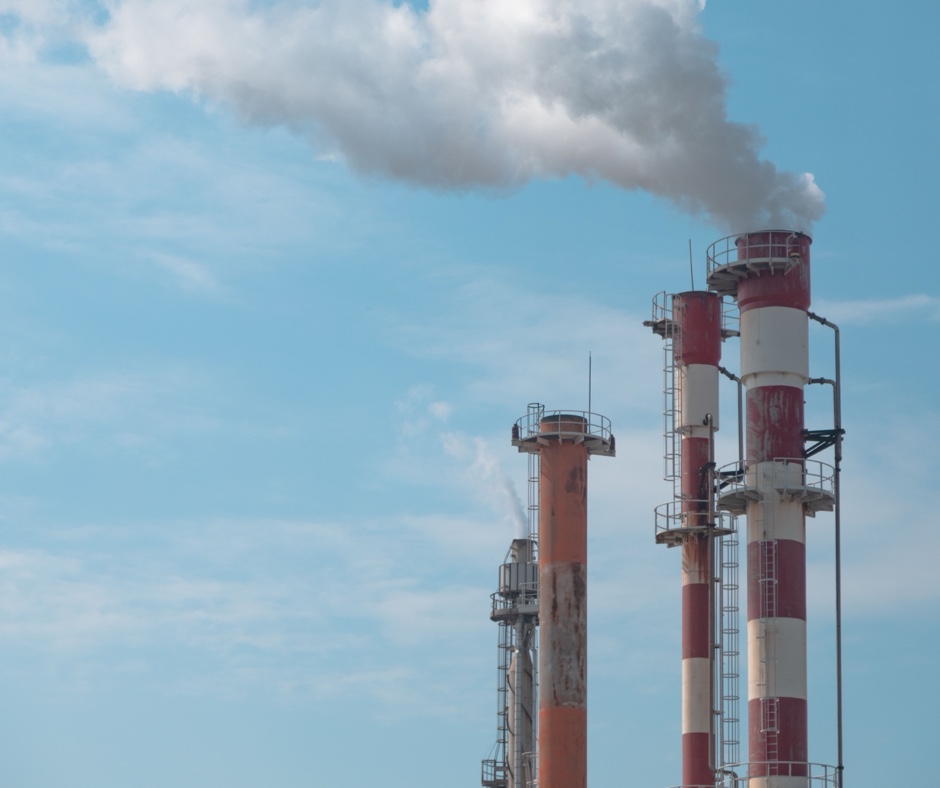 smokestack emitting CO2 cloud carbon emissions