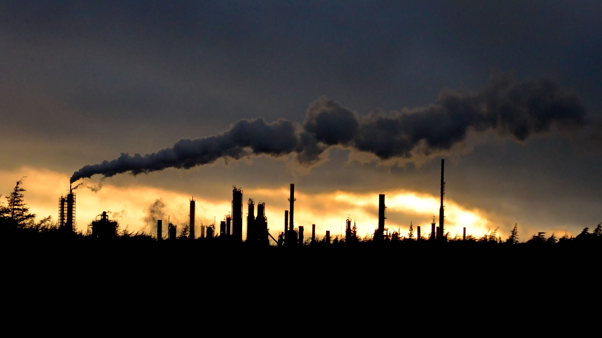 oil refinery smokestack industrial air pollution