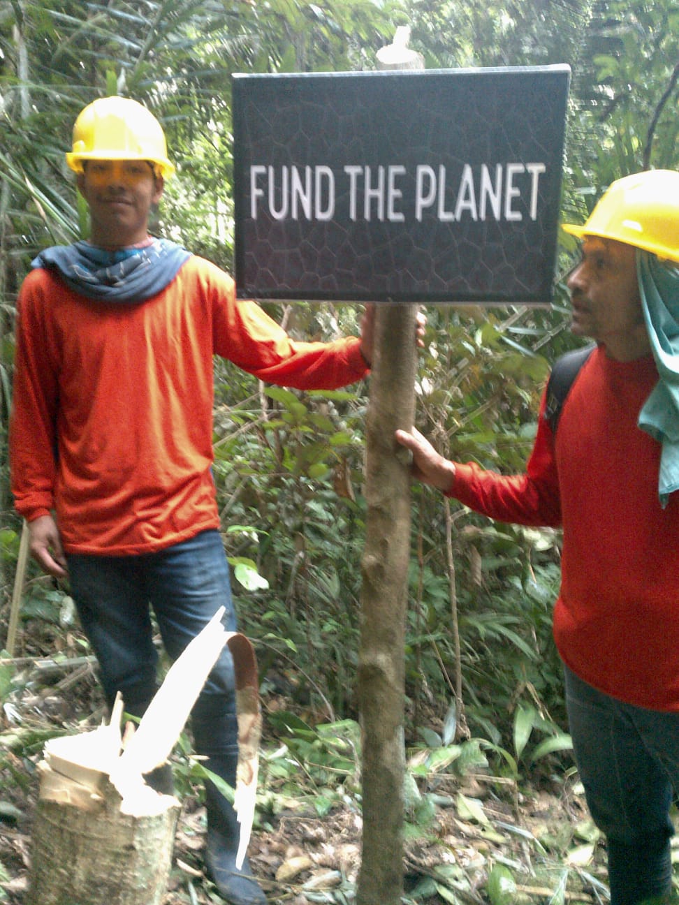 Das lokale Fund The Planet-Team während des jüngsten Projekts zur Absteckung der Grenzen des geschützten Regenwaldgebiets im peruanischen Amazonasregenwald